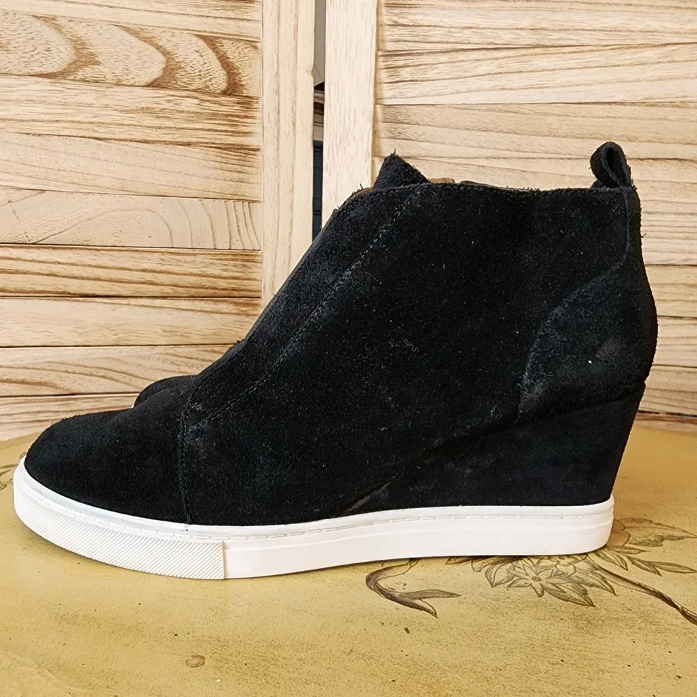Linea Paolo Sz 8.5 Black Suede Wedge Ankle Boot Sneaker Felicia Quiet Luxury